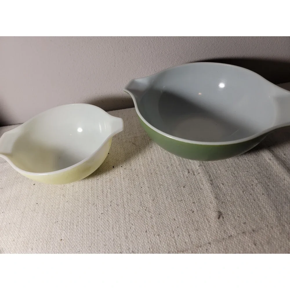 Vintage Pyrex Cinderella Mixing‎ Bowls Set 2 Verde Green 444 Yellow 442 AS IS